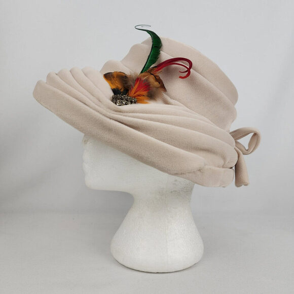 Vintage Jacqueline Cream Velvet Feather Detail Hat - Picture 1 of 9